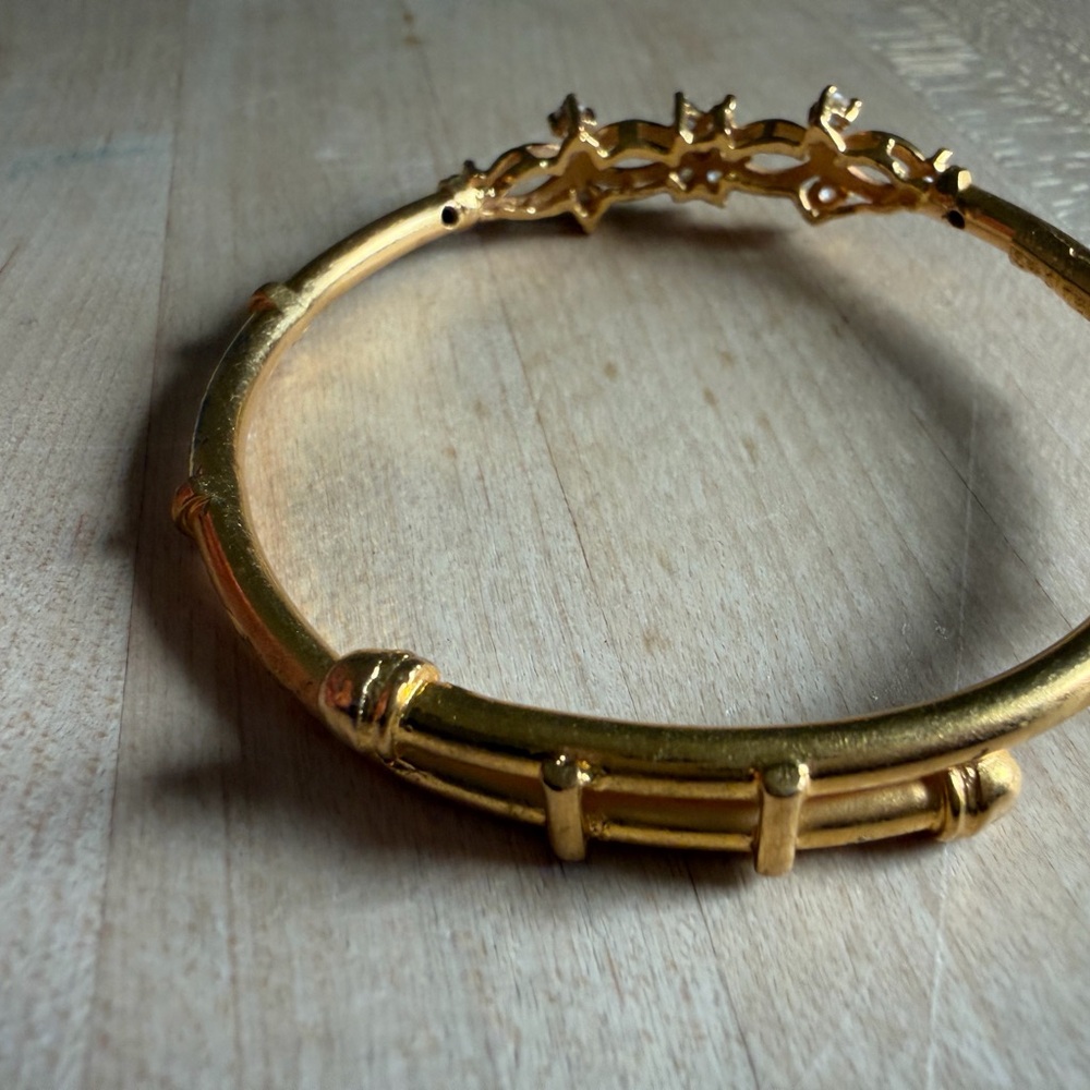 Elegant Gold Bracelet with Crystal Accents - Picture 3 of 4